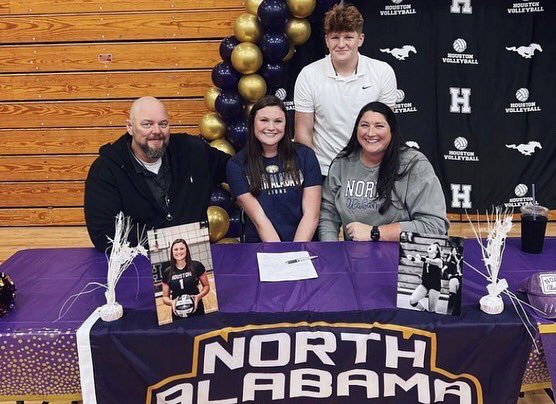 Congratulations Senior Volleyball Signees!!

Felicity Pratt-Acosta - Mississippi College;

Lexi Pendleton - University of North Alabama.

#DoTheWork
#BeElite
#WeAreHouston