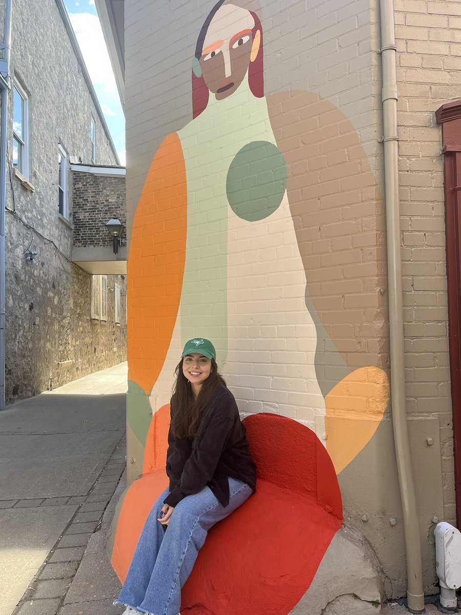 BrombergHardy's tweet photo. Met Victoria today - one of the artists responsible for #cbridge’s  newest murals in an alleyway. She is sitting on the piece entitled “Take a Seat”.  Guess where this is?  You’ll be amazed. #murals https://t.co/WIPsvxpO1Y https://t.co/aCVb5zwb27