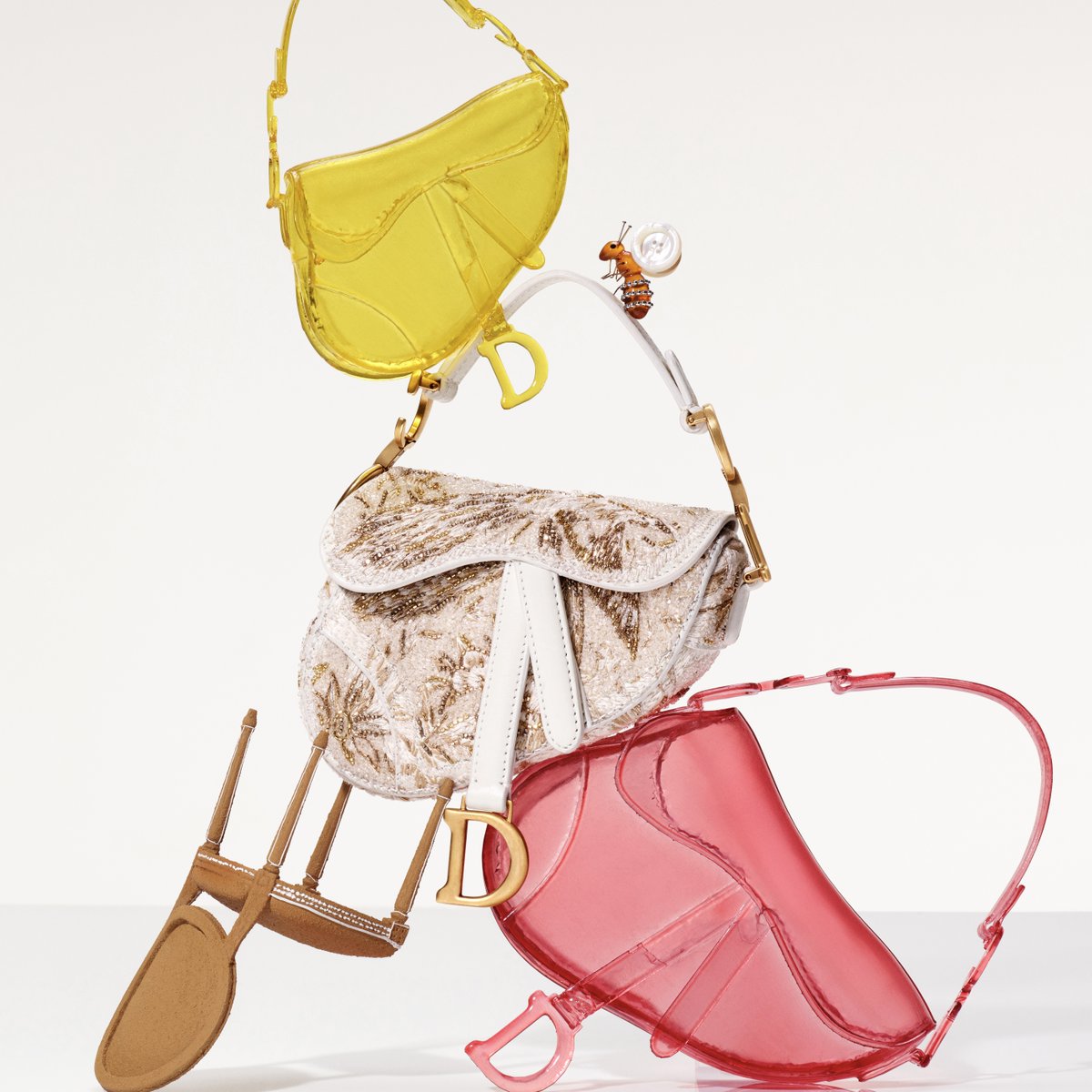 Dior's tweet photo. The abundant cheer of the holidays is echoed through exclusive designs dreamed by Maria Grazia Chiuri especially for the 'Fabulous World of Dior' at @Harrods! Tap on the cards to discover more about the reimagined icons like the Dior Saddle and Dior Book Tote.
#HarrodsChristmas