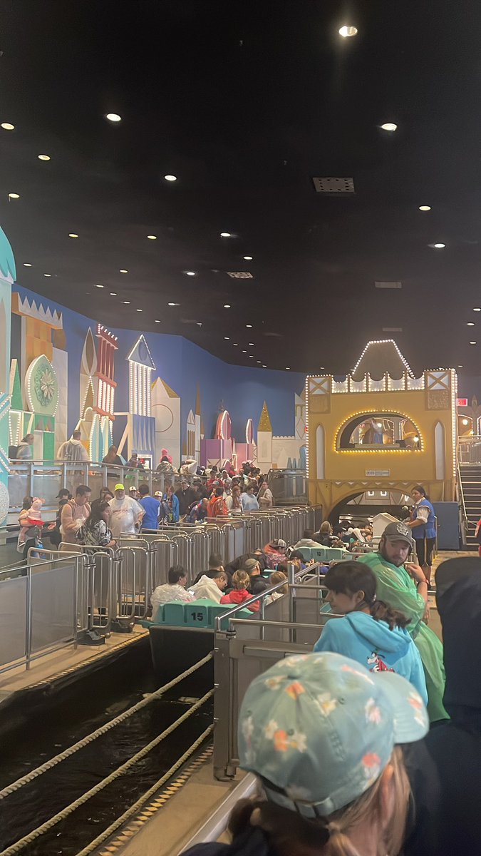 HyperionReview's tweet image. 5 minute wait for “It’s a small world”