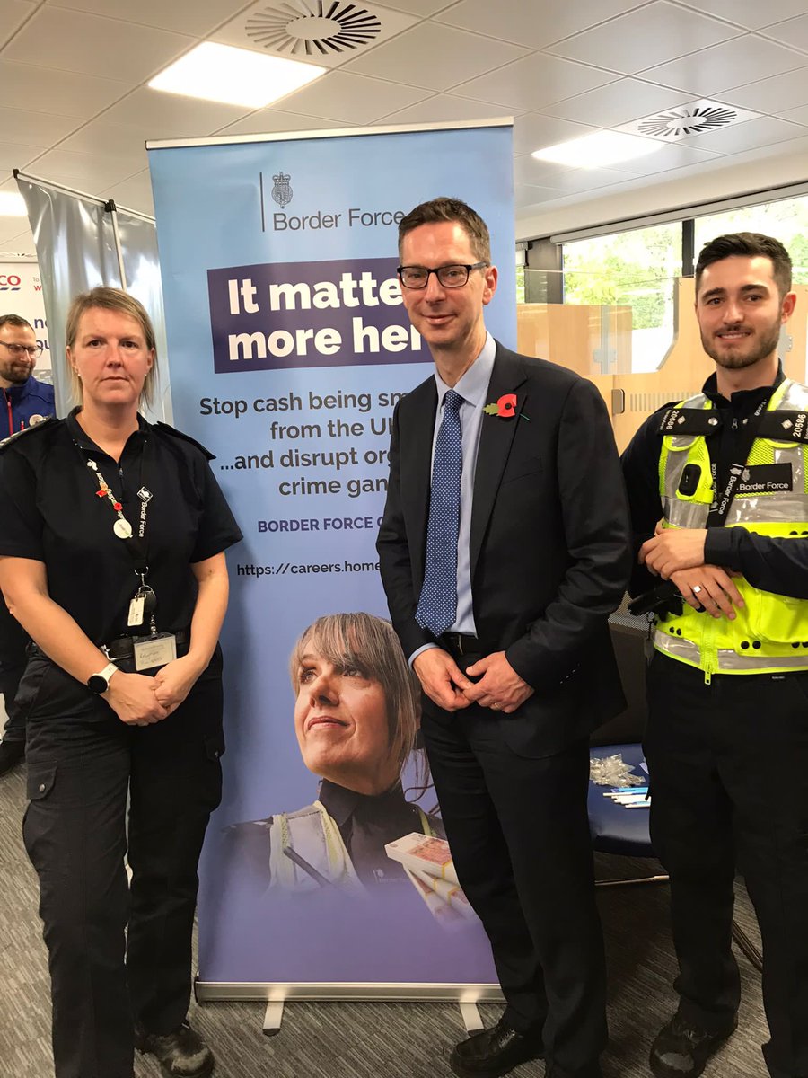 juniorkinguk's tweet photo. Delighted to host our Perm Sec Peter Schofield in Crawley Forest Gate today, attending our Christmas Jobsfair. Great engagement with employers and colleagues on site and seeing first hand how we are enabling our customers to move into work.41 job offers on the day @Prathiba01 https://t.co/lWwJQBzV50