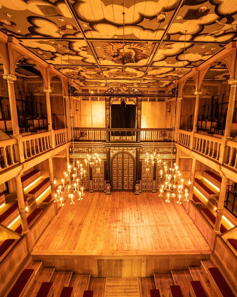 It is time 🕯 

We’re fully embracing winter as we open the doors to our jewel box Sam Wanamaker Playhouse for the beginning of our Winter 2022/23 season.

Are you joining us as we #PlayByCandlelight for #HenryV this evening?