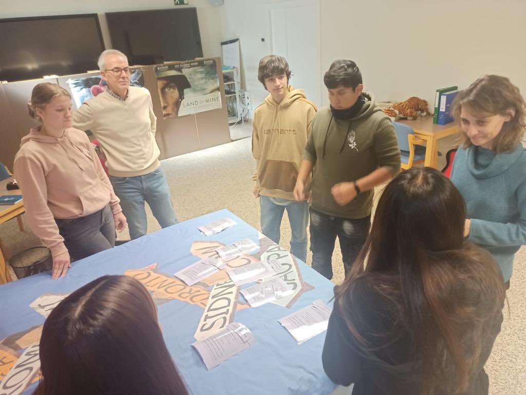 #SemanaCienciaInnovacion quizás algún día los alumnos de  <a href="/ElPorvenir_cole/">Colegio El Porvenir</a> y <a href="/CalasancioMAD/">Calasancio Madrid</a> digan que se hicieron científicos e investigadores gracias a un escape room sobre enfermería del <a href="/SaludISCIII/">Instituto de Salud Carlos III (ISCIII)</a> e <a href="/Investenisciii/">Investén-isciii</a> Así se empieza. Y tú, por qué comenzaste? Nos lo cuentas?