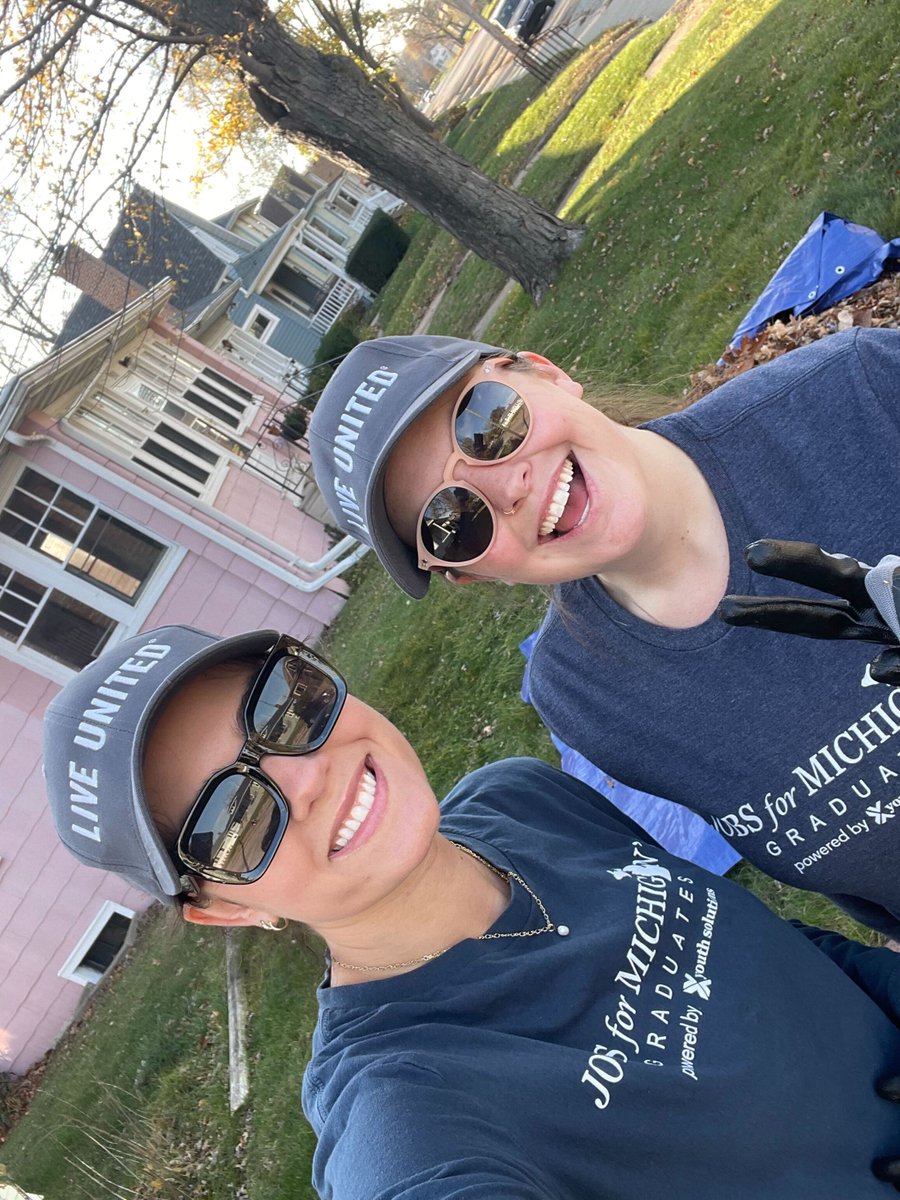 YSMichigan's tweet image. Members of our Youth Solutions team are raking a difference today! Thank you @UnitedWay_SWMI for organizing this wonderful event and giving us the opportunity to give back to our community. 

Learn more about #RAKEADIFFERENCE, here: bit.ly/3UHNlBy

#MakeaDifferenceMonth