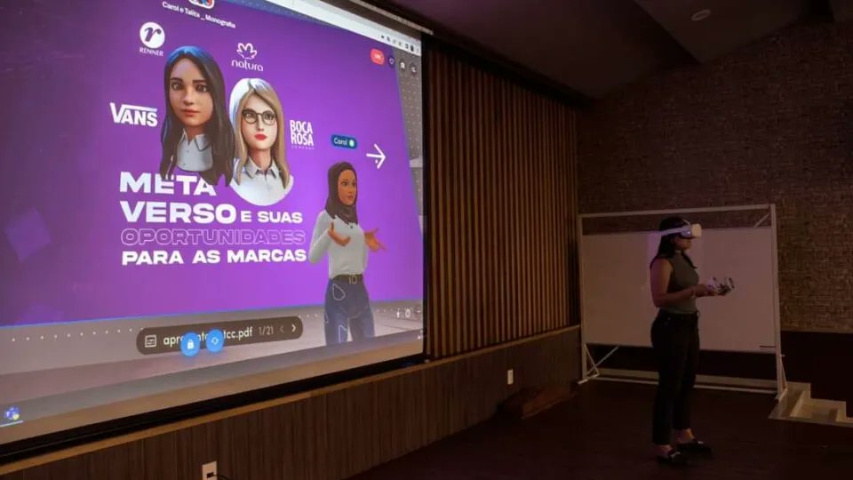 iasd's tweet photo. O metaverso 🖥️ já é uma realidade. Duas alunas do @unaspec apresentaram o seu Trabalho de Conclusão de Curso 🎓👩‍🎓  sobre esse tema e analisaram os usos que podem ser feitos desse ambiente digital. https://t.co/cqiU04bb90 https://t.co/0RyEyuXOkI