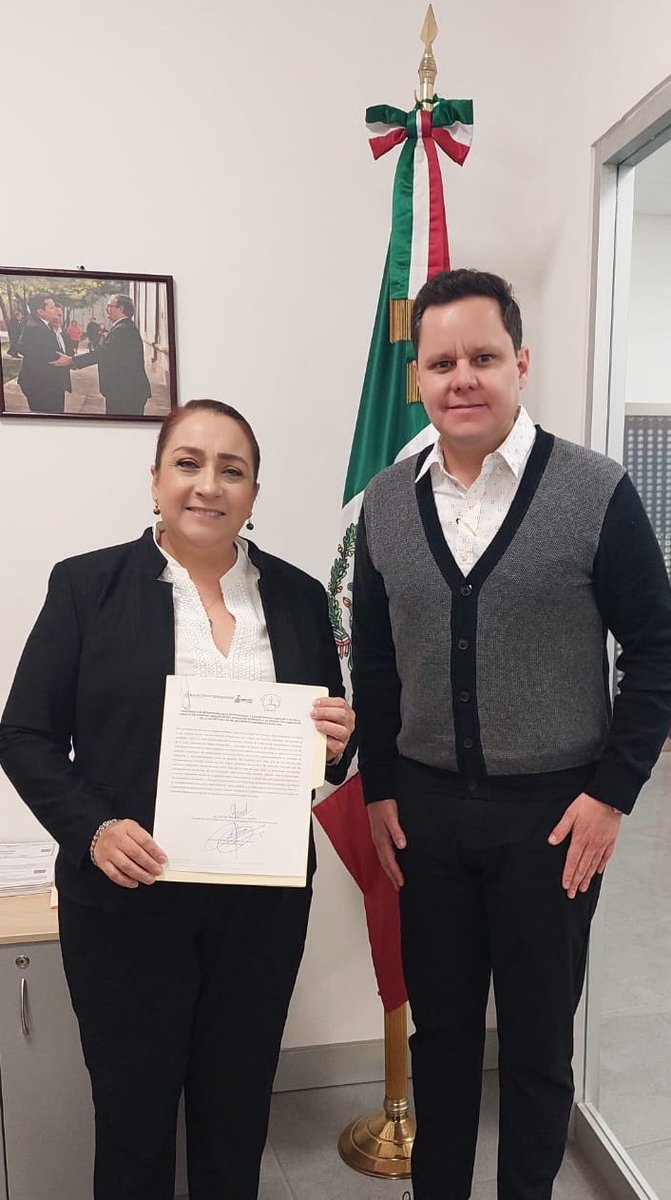 lic_aguadohdez's tweet photo. Charlamos con la Presidenta del Colegio de Mujeres Abogadas del Estado de Durango, Lic. Norma Leticia Herrera Moreno, quien además es Vicepresidenta Nacional de #CONCAAM 
Cuadro proactivo duranguense. Gracias, amiga y colega.
#Durango #SRE 
#Productividad https://t.co/sG7q1nO4z3