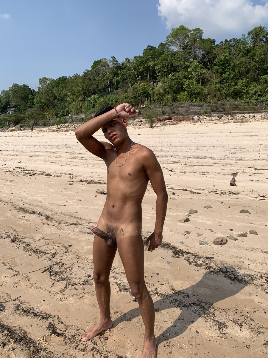 twitthins's tweet photo. Nesse calor eu só queria tá aqui 🥵 #TBThursday https://t.co/teewY5YMxY