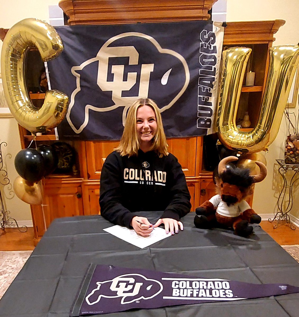 A dream come true! Love you Jamie! <a href="/jamieecamp1/">Jamie Campbell</a> <a href="/CUBuffsSoccer/">Colorado Buffaloes Soccer</a> <a href="/LAFC_SoCalYouth/">LAFC So Cal Youth Soccer</a> <a href="/ECNLgirls/">ECNL Girls</a> <a href="/TheAcornSports/">Acorn Sports</a> <a href="/NPHSAthletic/">NPHS Athletics</a> <a href="/vcspreps/">VCS Preps</a> <a href="/abrscsoccer/">AB</a> ✨🖤💛🦬