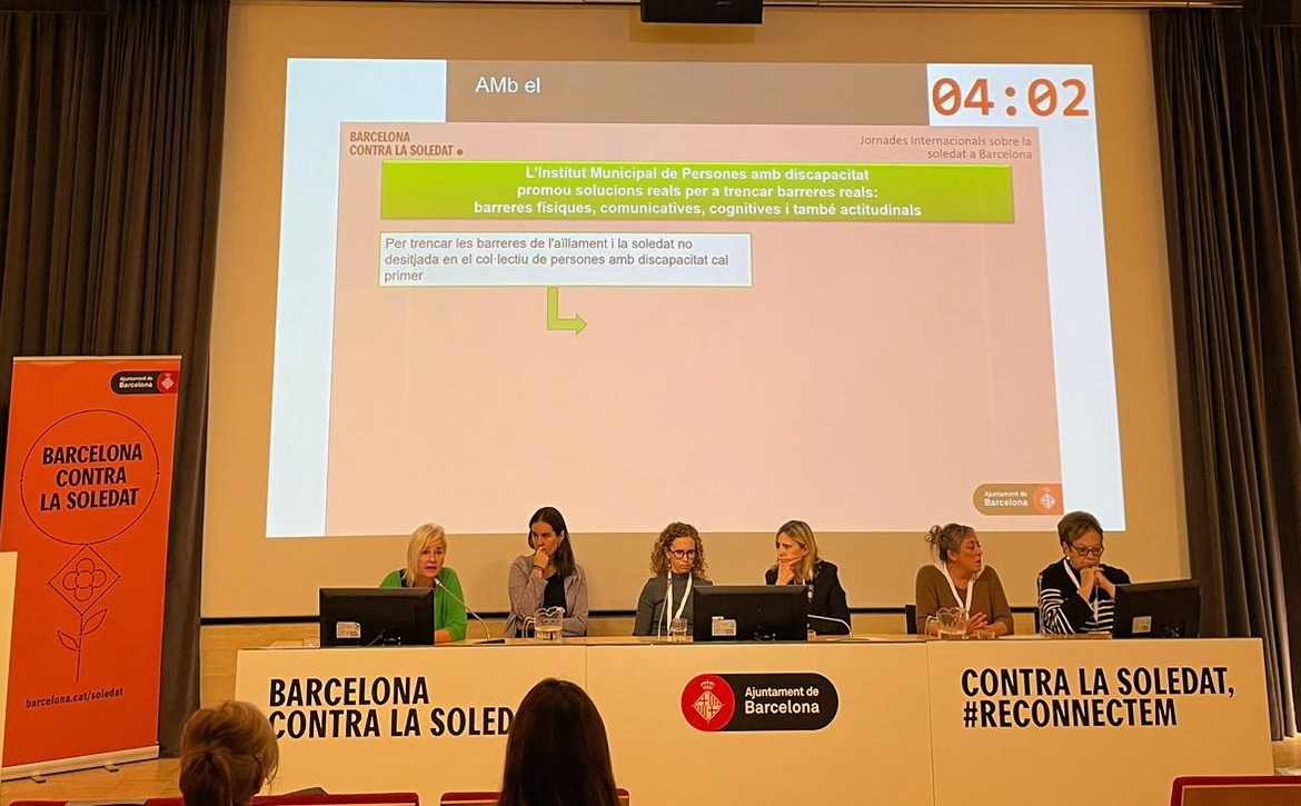 BCN_Accessible's tweet image. 🤔Què fem per combatre la soledat no desitjada de les persones amb discapacitat?

🗨️N&apos;hem parlat avui a les Jornades sobre la Soledat presentant #Inclujoc la prova pilot de suport al joc i l&apos;estudi sobre soledat i persones amb discapacitat de #IMPD i @eHealthUOC 

#Reconnectem!