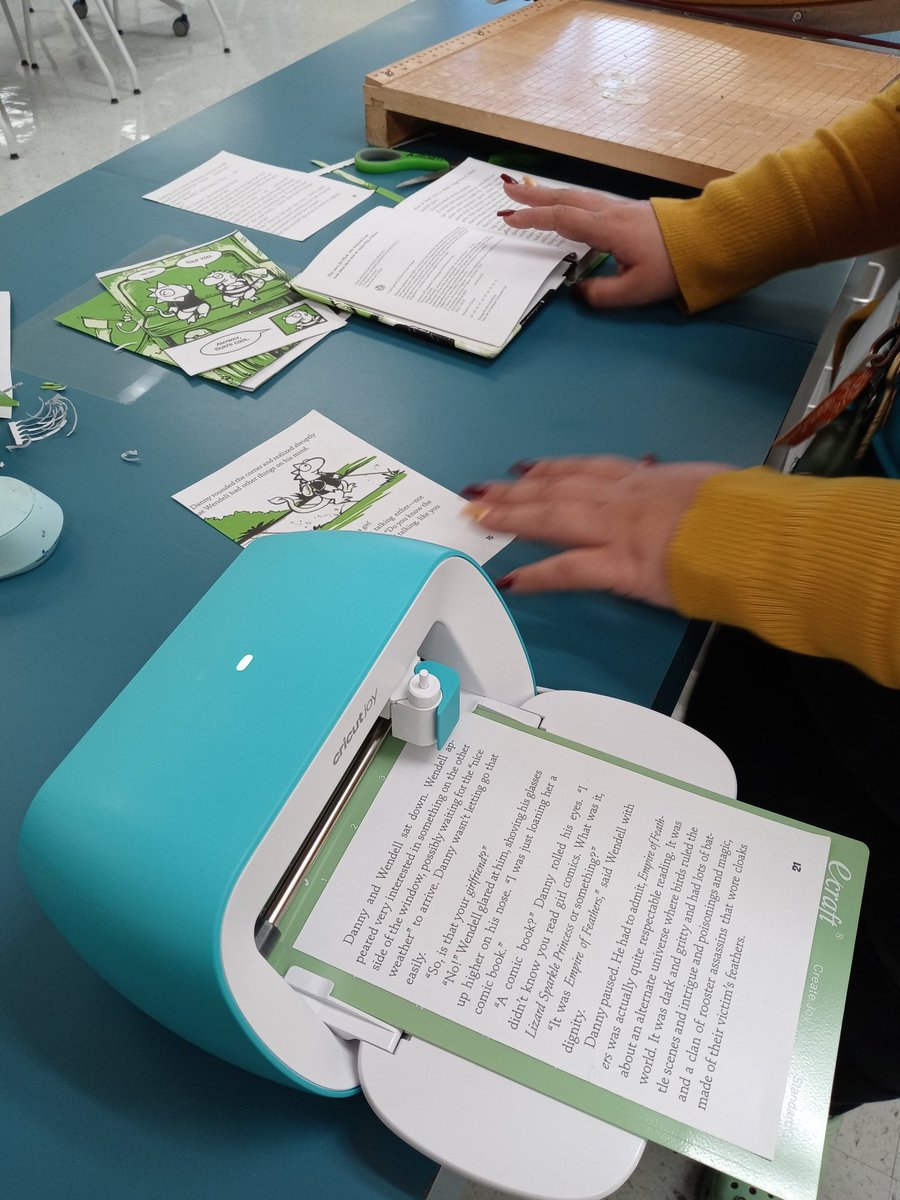 JanieRamos2811's tweet photo. Repurposing damaged books, creating library decorations! @ITTButler @Winston_Library https://t.co/EYzNbW0Epy