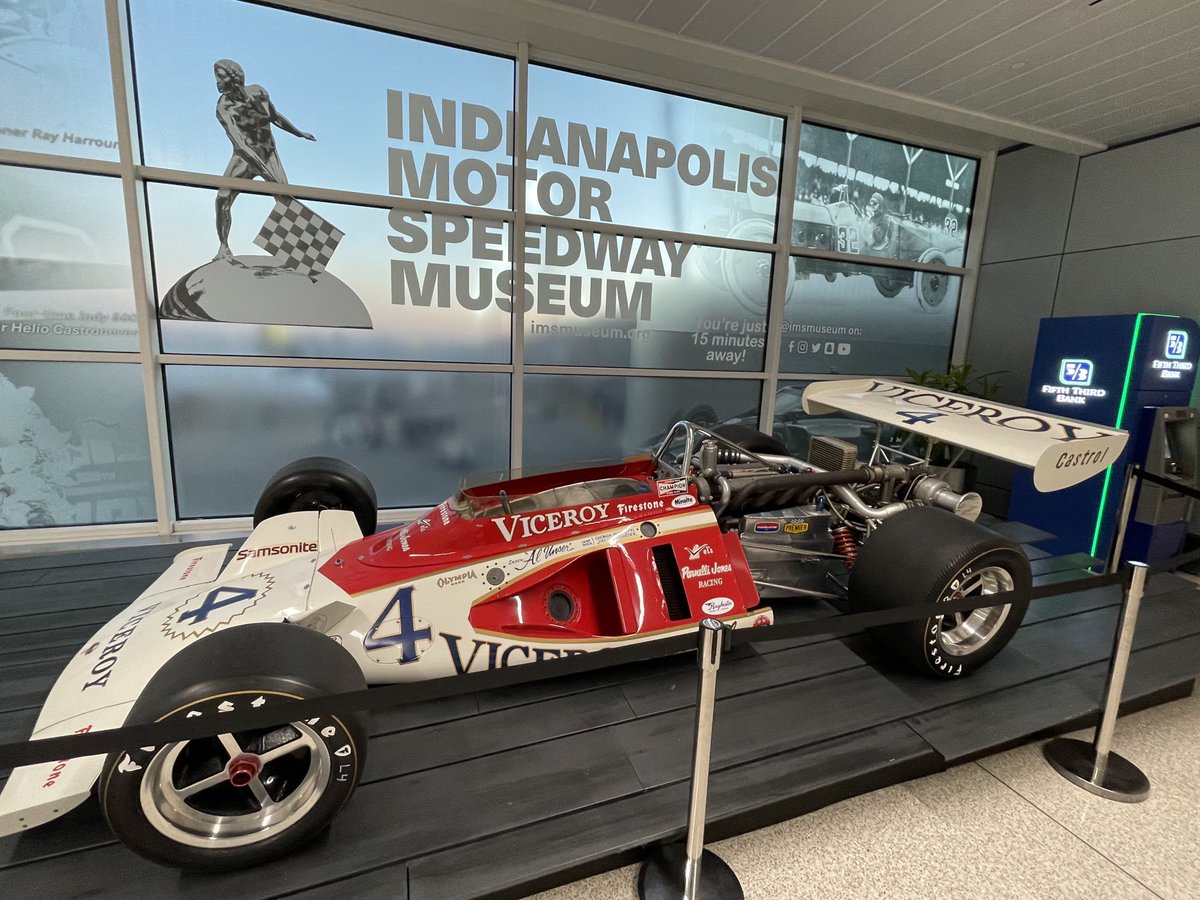 lahigh500's tweet photo. This is a race car that I could stare at all day  ⁦@IMSMuseum⁩ ⁦@IMS⁩ #Offy #BigAl #Rufuss #CarArt https://t.co/pgL70r7ekN