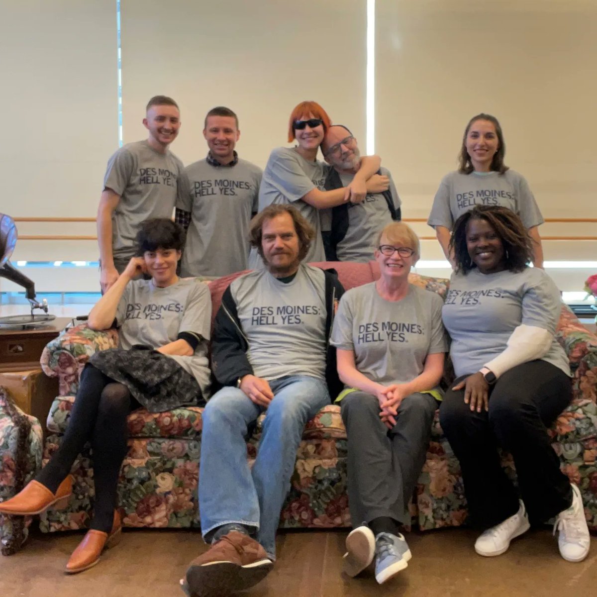 TheatreforaNewA's tweet photo. Cast and crew goals😍 We still don’t know who provided us with these incredible shirts, but our DES MOINES team are fully embracing the mystery merch for this mysterious play! Denis Johnson’s DES MOINES begins performances November 29. Buy your tix now!
https://t.co/HW1peBvkZd https://t.co/qi5eUMFKim