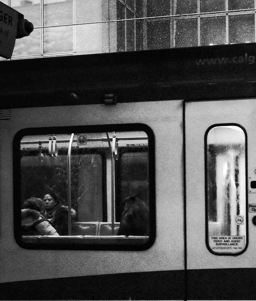 StreetScotty's tweet photo. #StreetPhotographyTribe #StreetHunters  #thestreetphotographyhub  #Streetleaks #CityGrammers #streetsincanada  #urbanstreetphotogallery #blackandwhitephotography  #streetphotographersinternational #ricohgr2 https://t.co/fuJJlUaZq6