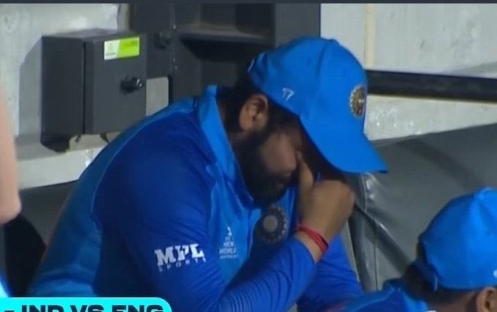 pareshan_aatmaa's tweet photo. Okay Guys As We All Know We Loose Today's Knockout Match But I've A Request For All Of You .. jo hua so hua Let's show some love to #TeamIndia Pls Share This &amp; Trend Hashtag #WeSupportTeamIndia #T20Iworldcup2022 Well Played My Team❤️🤗 #INDvsENGLive https://t.co/0FuDVtSHHA