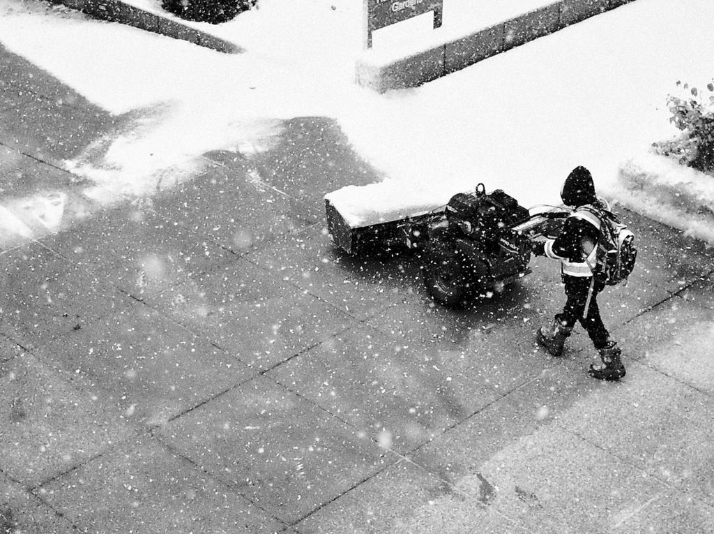 StreetScotty's tweet photo. #StreetPhotographyTribe #StreetHunters  #thestreetphotographyhub  #Streetleaks #CityGrammers #streetsincanada  #urbanstreetphotogallery #blackandwhitephotography  #streetphotographersinternational #ricohgr2 https://t.co/fuJJlUaZq6
