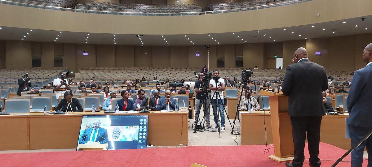 GermanyinZambia's tweet photo. @giz_gmbh is currently hosting the first ever LegalTech conference in #Zambia.
#LegalTechForLegalAid connects actors from Zambia and the region to find ways how technology can make legal aid delivery more efficient in Zambia. 🇩🇪 supports the promotion of #accesstojustice! 💪🙂 https://t.co/yzq39bRNKE