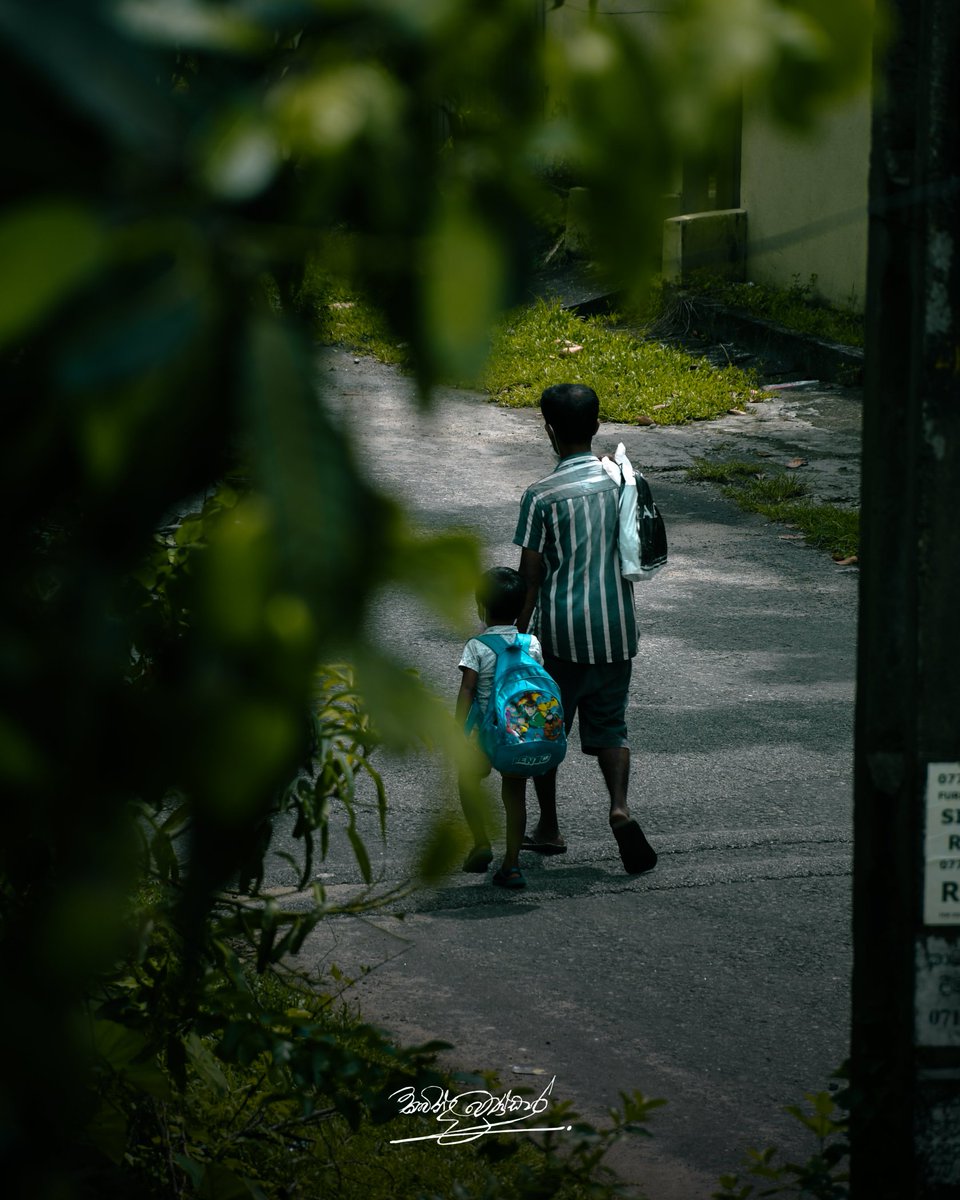 Kavindabt's tweet photo. "Protection" Captured @ Rathmalana🇱🇰
F5.6  1/200s

#streetphotography #photography #photooftheday #srilankadaily #fatherhood #fatherandson #photographylovers https://t.co/Vi8EDOFzie