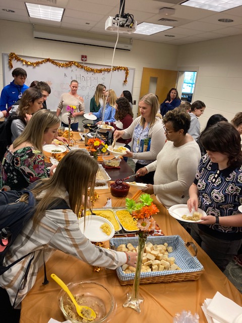 NewKentStrong's tweet photo. More scenes from Friendsgiving!!! https://t.co/Ra1GZuIp5N