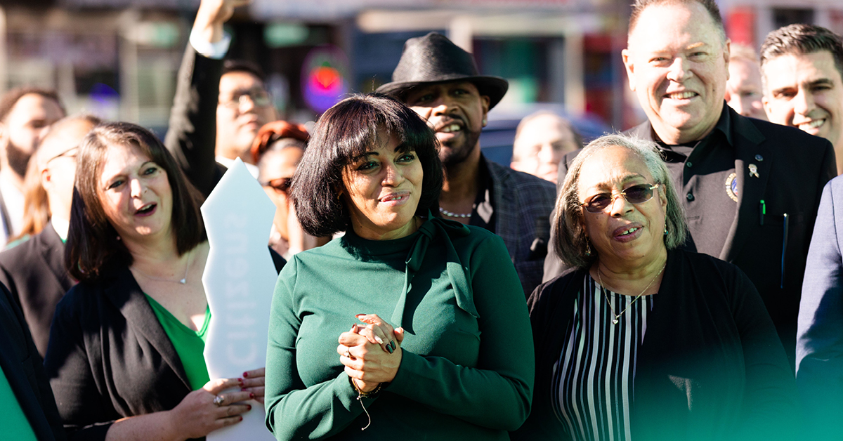 CitizensBank's tweet photo. 🇺🇸 We’ve teamed up with @WarriorsSupport to give Chaplain Marisa Estrella a cargo van and other business essentials to keep her nonprofit @worldwidevfs going. To hear more of this veteran's inspiring story, head to the link below. #CitizensofNY