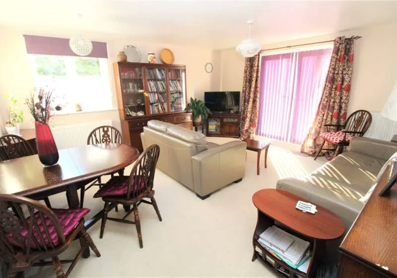 💥 £145,000 💥 Ground floor retirement #property for the over 60's.

One bedroom, communal garden and resident parking. A short walk from the town amenities and bus services.

🏠 Archers Close, #Cullompton 
💰 Guide Price £145,000
🌐 seddons.com/view-property/…
📞 01884 32100