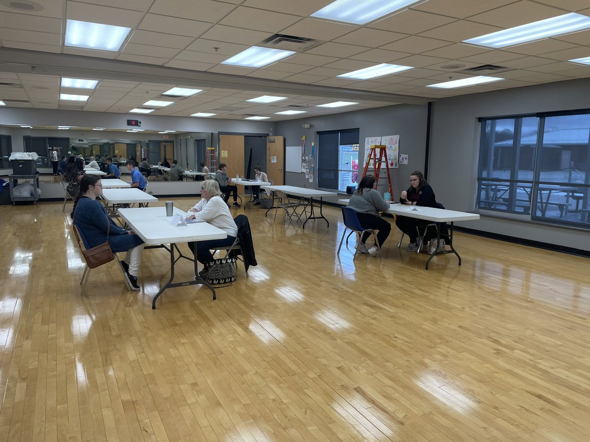 lrknutson3's tweet photo. It’s junior job shadow day! Thanks to all the community members for participating and showing our students about your career opportunities! Students also participated in mock interviews with local employers @WayneSchools https://t.co/zZDqZufB6J
