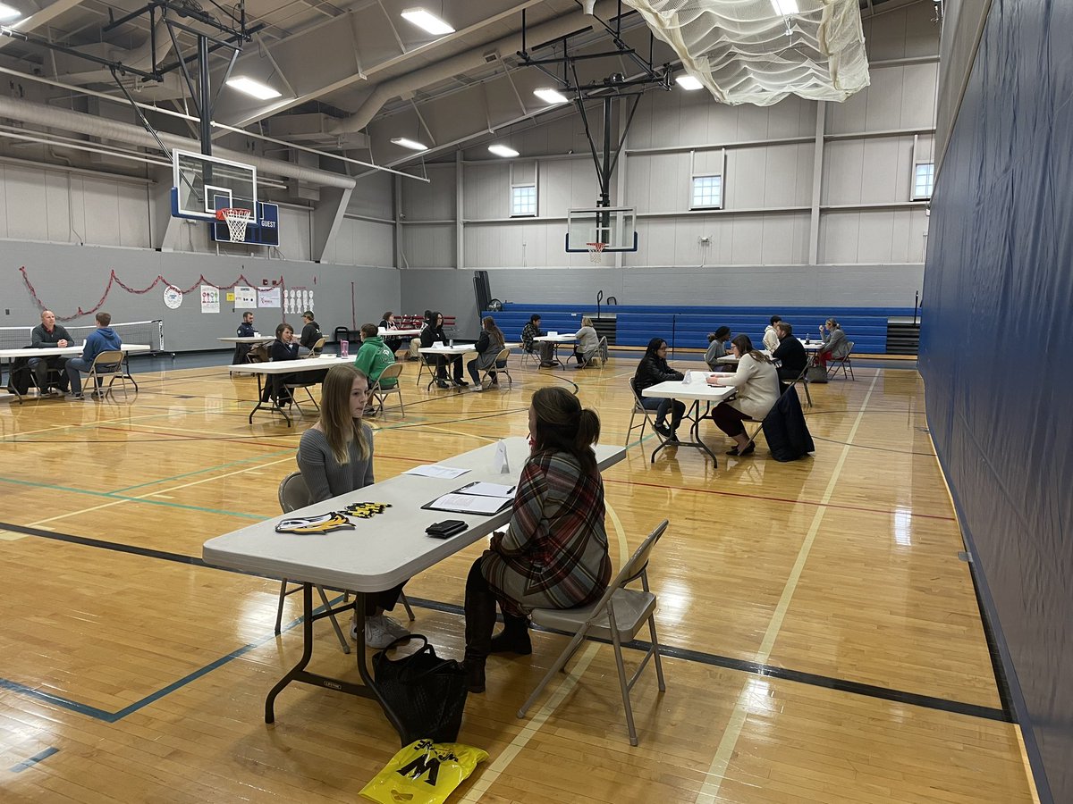 lrknutson3's tweet photo. It’s junior job shadow day! Thanks to all the community members for participating and showing our students about your career opportunities! Students also participated in mock interviews with local employers @WayneSchools https://t.co/zZDqZufB6J