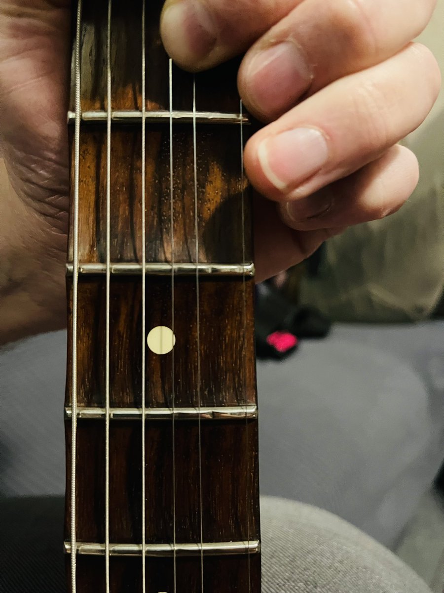 Þessi þarf ný bönd / My Fender YJM needs refretting! #skalmoldontour <a href="/Fender/">Fender</a> <a href="/SkalmoldIceland/">Skálmöld</a> <a href="/OfficialYJM/">Yngwie Malmsteen</a>