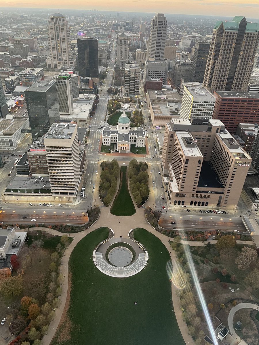 GVHSYearbook's tweet photo. The yearbook staff made it to St. Louis! First stop… The Gateway Arch! Next up… The National High School Journalism Convention #nhsjc #StL https://t.co/rFXXbrpcay