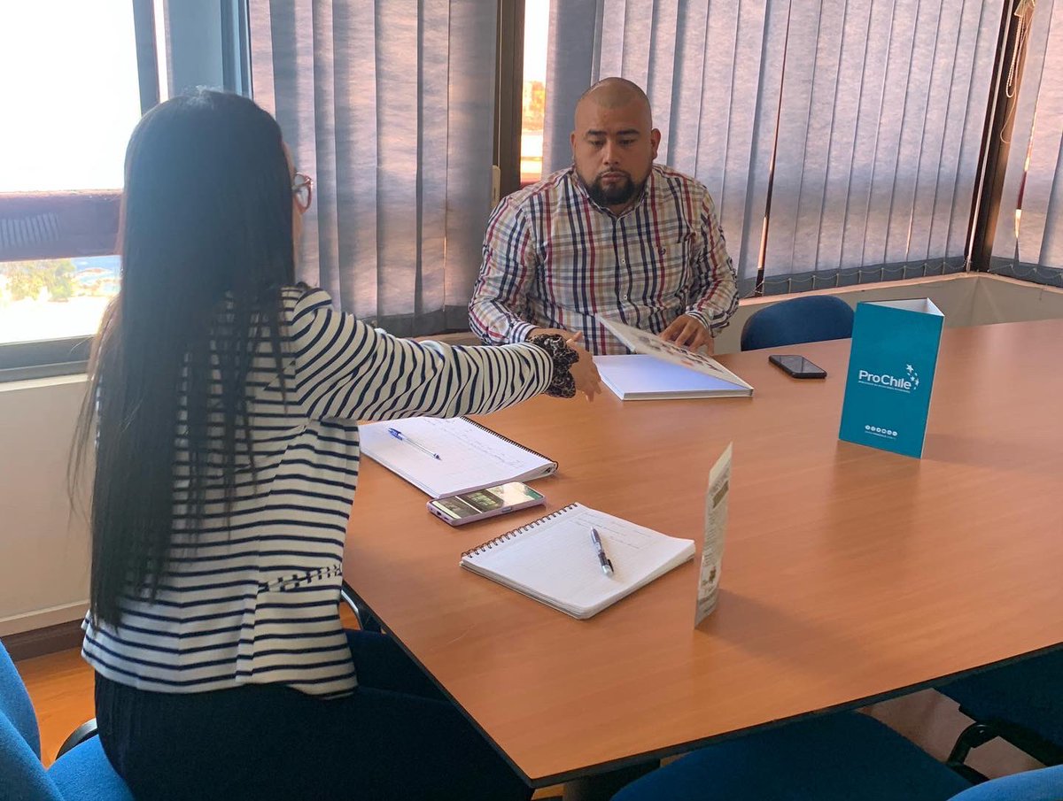 ProChile_T's tweet photo. Directora regional se reúne con cooperativas y empresas de turismo Indígena, con el objetivo de dar inicio a su participación en el Programa de Formación Exportadora Turismo Indígena de ProChile. 🙌🏽🌎 https://t.co/GnpKslCxy9