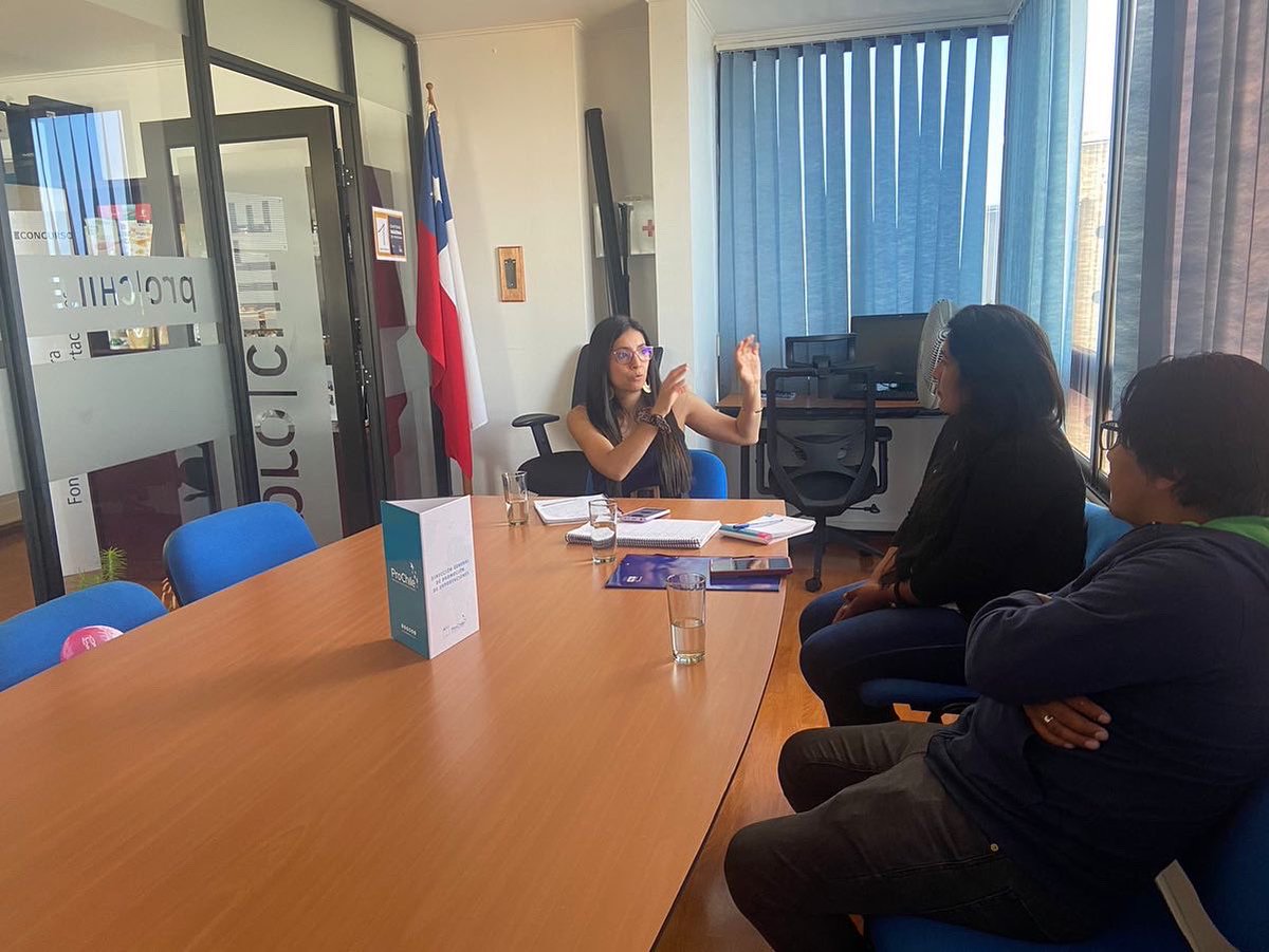 ProChile_T's tweet photo. Directora regional se reúne con cooperativas y empresas de turismo Indígena, con el objetivo de dar inicio a su participación en el Programa de Formación Exportadora Turismo Indígena de ProChile. 🙌🏽🌎 https://t.co/GnpKslCxy9