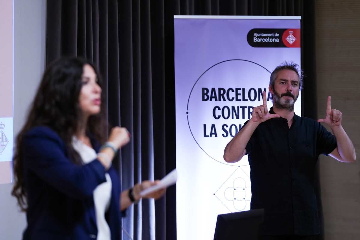 BCN_Accessible's tweet image. 🤔Què fem per combatre la soledat no desitjada de les persones amb discapacitat?

🗨️N&apos;hem parlat avui a les Jornades sobre la Soledat presentant #Inclujoc la prova pilot de suport al joc i l&apos;estudi sobre soledat i persones amb discapacitat de #IMPD i @eHealthUOC 

#Reconnectem!