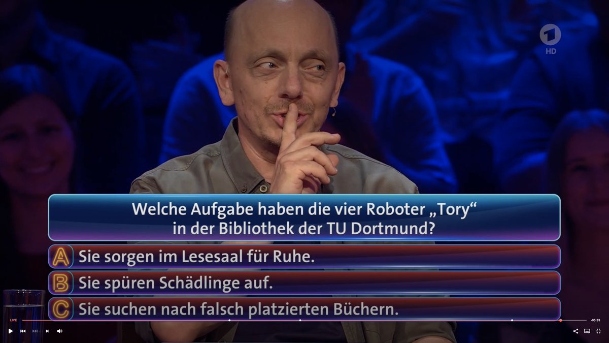 optimisc's tweet photo. @JoachimKreische Immerhin war die typische Bibliotheksgeste auch dabei. (Für die Ruhe im Lesesaal gibt es tatsächlich auch schon Roboter - unsere haben aber andere Qualitäten.) https://t.co/3ANhlyUbXc