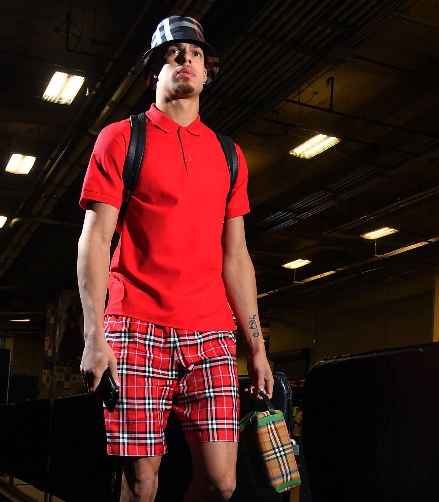 TheDunkCentral's tweet photo. Michael Porter Jr. had money, a gold bracelet, two Louis Vuitton bags and a bible stolen from his hotel room in Indianapolis, per @msinger https://t.co/2Qva25GAnI