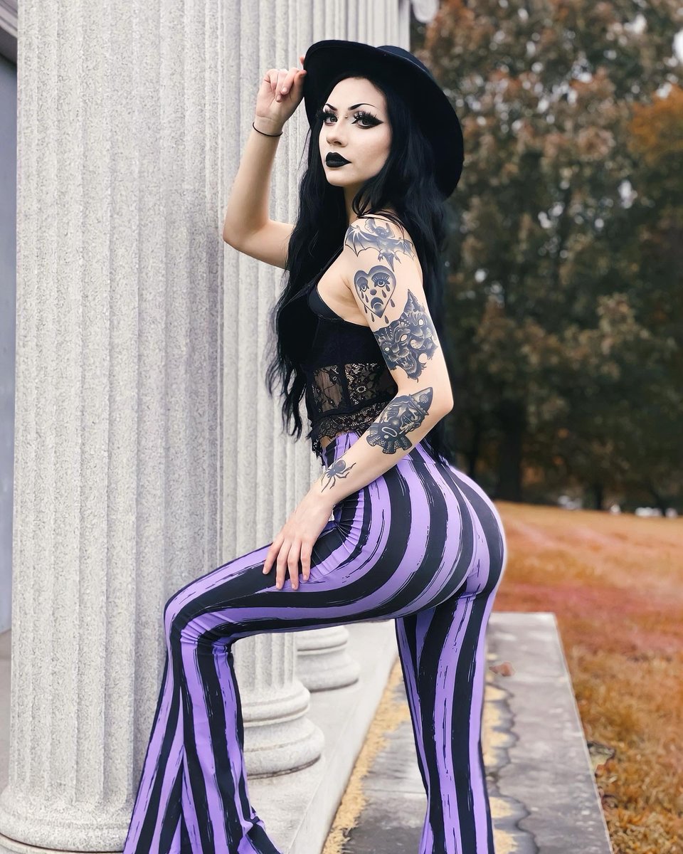 toofastclothing's tweet photo. Purple or Pink?
Models: @dahliawitch and @angelpolishgoth
↓↓
:
★ SHOP NOW ★ https://t.co/i3sHtBEQEO ★
:
:
★
#toofastclothing
#bellbottompants #bellbottoms #bellbottomsareback #bellbottomsforever #flarepants #flarepantslovers #hellzbellz #70spants #70sfashion https://t.co/K0VKINNnXV
