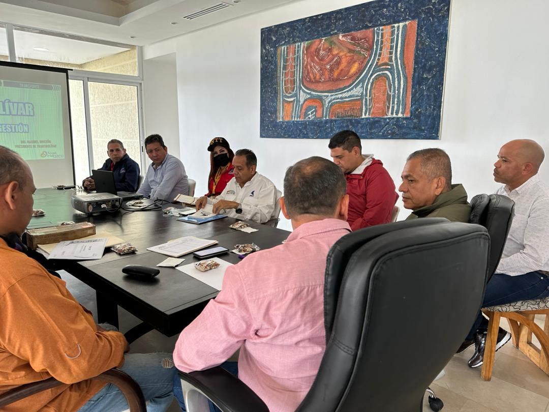 Aquí andamos con el gob. <a href="/amarcanopsuv/">Ángel Marcano</a> echándole un mundo para mejorar el sistema de transporte de nuestro estado. Hoy en reunión con los diferentes entes de transporte para llegar a acuerdos que nos beneficien a todos, porque por ti, ¡Vamos por más!

#LeerDescoloniza
