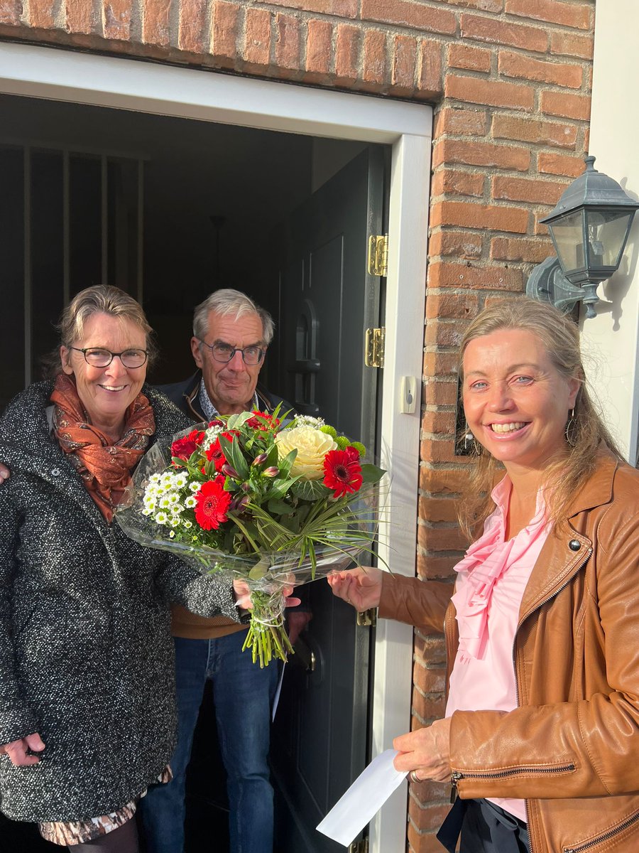 Vandaag waren onze raadsleden <a href="/AnneliesDorst/">Operando Annelies</a> en <a href="/lpplatschorre/">Leo Platschorre</a> op pad om mantelzorgers te voorzien van een bloemetje. Dit hebben onze raadsleden (samen met veel andere raadsleden van andere partijen) gedaan op de dag van de mantelzorg.