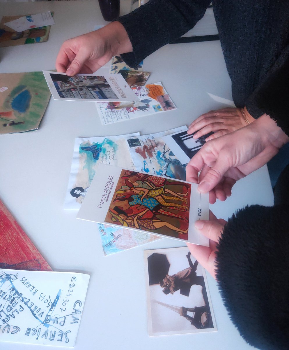 Hyperfictive's tweet image. Dans le cadre des Transversales, 12e édition, on a monté une exposition de cartes et d'art postal, et j'aime beaucoup trop le résultat ! L'expo est visible à @UnivRennes_2 sur la mezzanine du bâtiment O jusqu'au 2 décembre ☺️