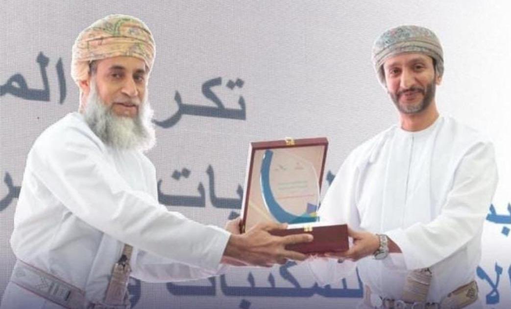 Adam_library1's tweet photo. يسر مكتبة أدم الأهلية العامة أن تهنيء مكتبة وقف الحمراء العامة لحصولها على المركز الأول  في مسابقة الإجادة للمكتبات والمراكز الثقافية العامة ، سائلين المولى عز وجل لهم دوام التوفيق . https://t.co/9grY10ynqx