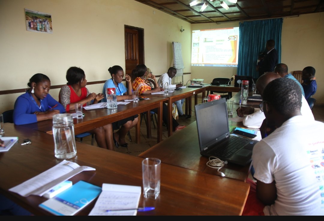 ZemoroS's tweet photo. We held today a workshop for medias on road safety. It was an occasion to learn them media coverage of traffic accidents, and beyond.This was in a prelude of the World Day of Remembrance for victims of road accidents which will take place on November 20.
@WDRemembrance 
#WDoR2022 https://t.co/xhwgyZtSja