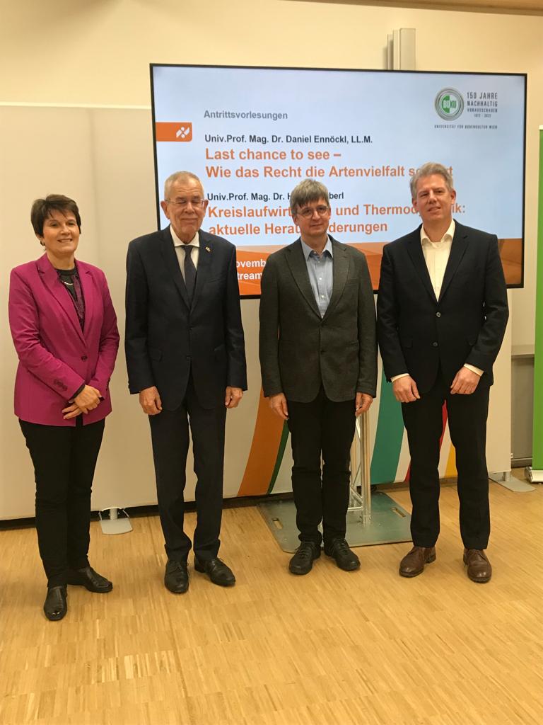 BOKU_SEC's tweet photo. Wir gratulieren Helmut Haberl und Daniel Ennöckl zur spannenden Antrittsvorlesung vor hohem Besuch👏
Nachzuhören auf : https://t.co/TZxKQsQAj5
@alexandervanderbellen, @_helmut_Haberl, @DEnnockl, @bokuvienna, #socialecologyvienna https://t.co/skMoqQQX57