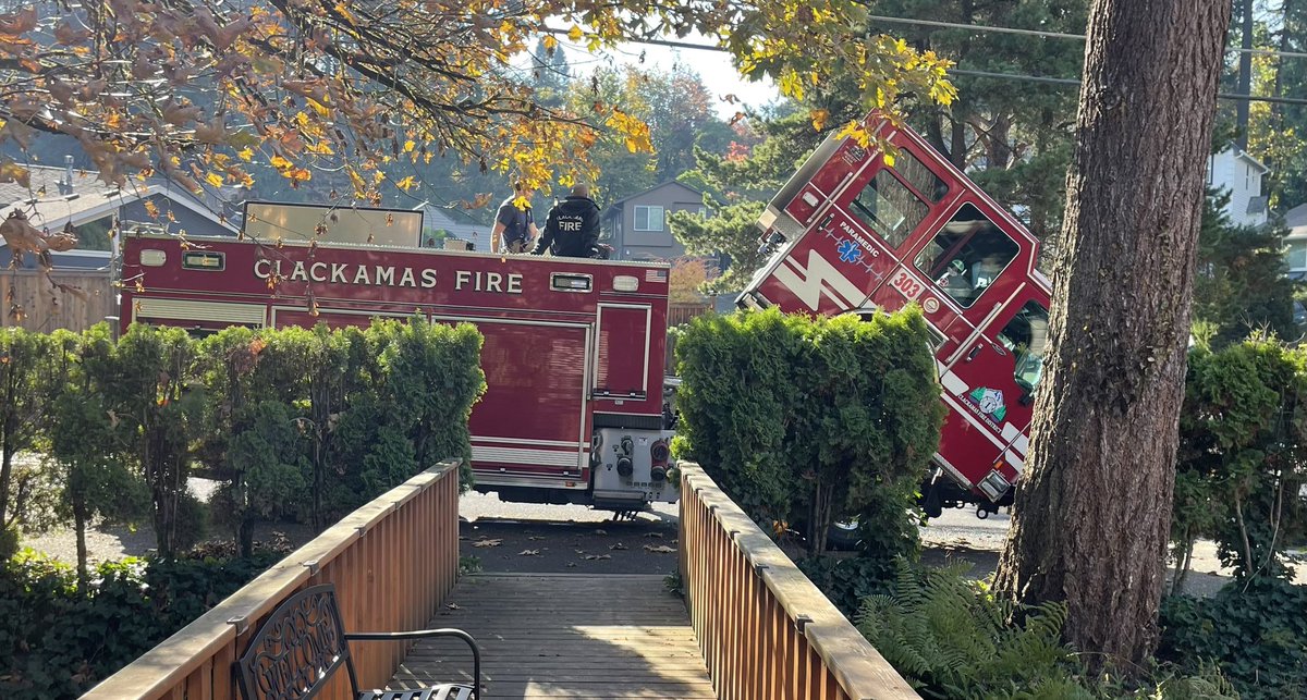 revarbat's tweet photo. Fire truck blew a radiator hose. https://t.co/Xw1OeTLb5K
