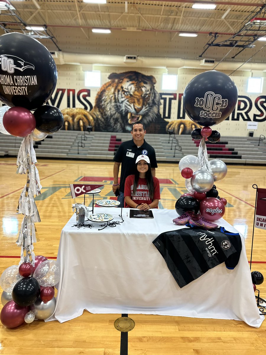 Albion_05ECNLRL's tweet photo. Congrats to our players who made it official! Your soccer family is so proud of you! @BriahnnaMunoz @HooverFinley @LaurenAhearn6 #NationalSigningDay https://t.co/FeSivRTThF