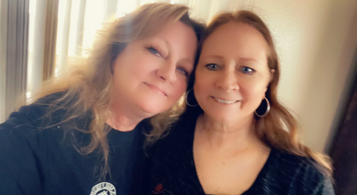 Hiyaboopers's tweet photo. Plotting #shenanigans  #spnphoenix #phoenixcon https://t.co/fbwBd3j2aN