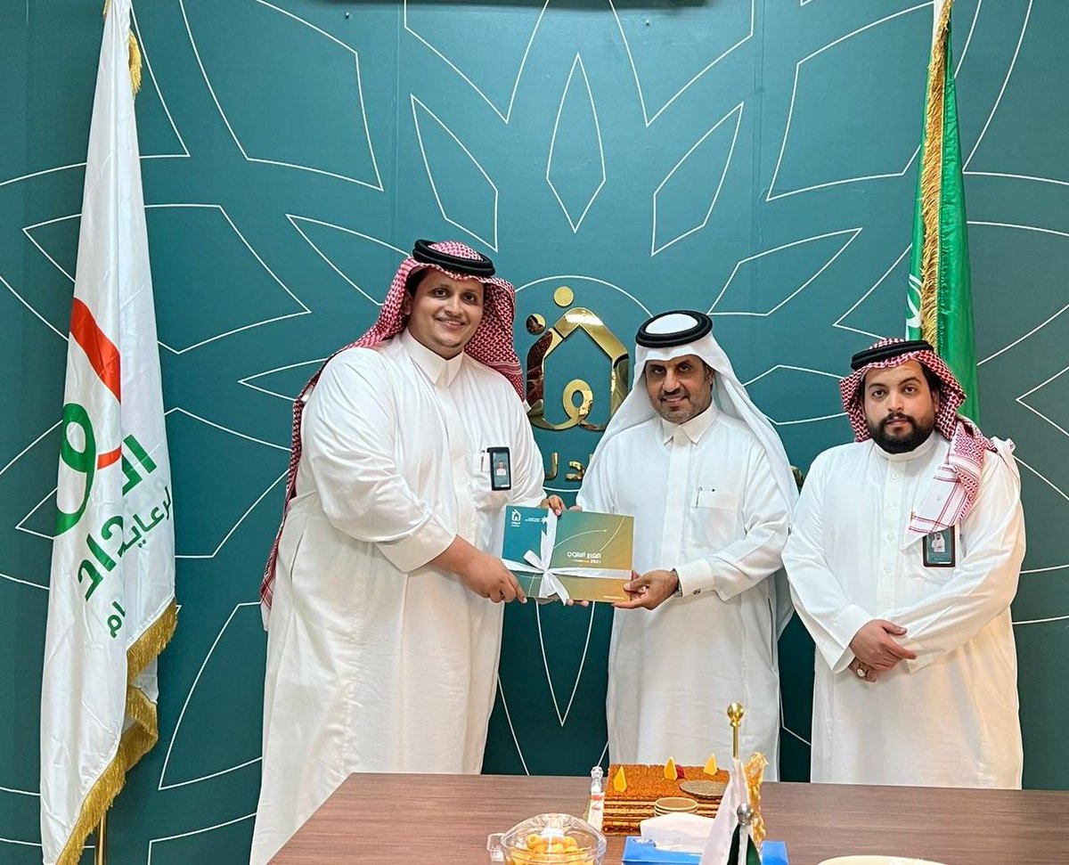 جمعية الوداد الخيرية لرعاية الأيتام (@wcfksa) on Twitter photo رجل الأعمال محمد بن مطلق الناقول <a href="/Naqool/">محمد مطلق الناقول</a> يزور فرع #الوداد_لرعاية_الايتام بالمنطقة الشرقية.
حيث أطلعه مدير الفرع على جهود "الوداد" التي تقدمها في خدمة الأطفال الأيتام والأسر المحتضنة. رجل الأعمال محمد بن مطلق الناقول <a href="/Naqool/">محمد مطلق الناقول</a> يزور فرع #الوداد_لرعاية_الايتام بالمنطقة الشرقية.
حيث أطلعه مدير الفرع على جهود "الوداد" التي تقدمها في خدمة الأطفال الأيتام والأسر المحتضنة.