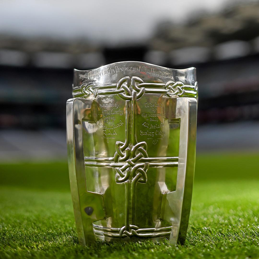 buff_egan's tweet photo. What player do you think of when you see this trophy 🤔 https://t.co/rtoqHjmj0Z