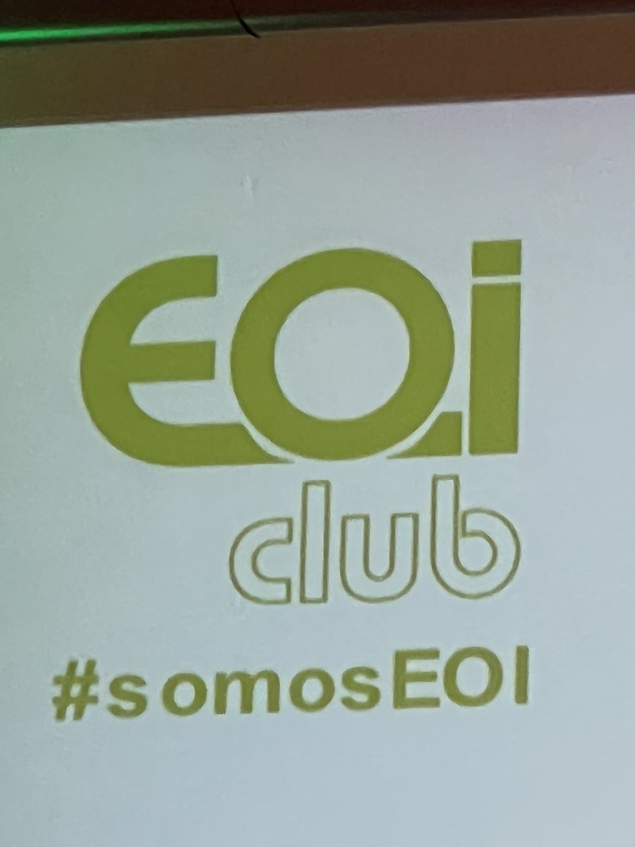 eoi's tweet photo. 📢 Ahora, Luis López-Cózar, presidente del @clubeoi emplaza a los antiguos alumnos/as a no perder el contacto. 
"Los valores del @clubeoi son los de la Escuela, el esfuerzo, el trabajo, la cooperación.Lo que queremos, es seguir #uniendoprofesionales 💚

#somosEOI https://t.co/p4IM3N0PnV