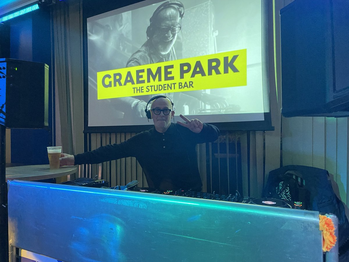 chubbyewok's tweet photo. ITS @graemepark !!!!! #LTJMW!!! https://t.co/J2mbz421pR