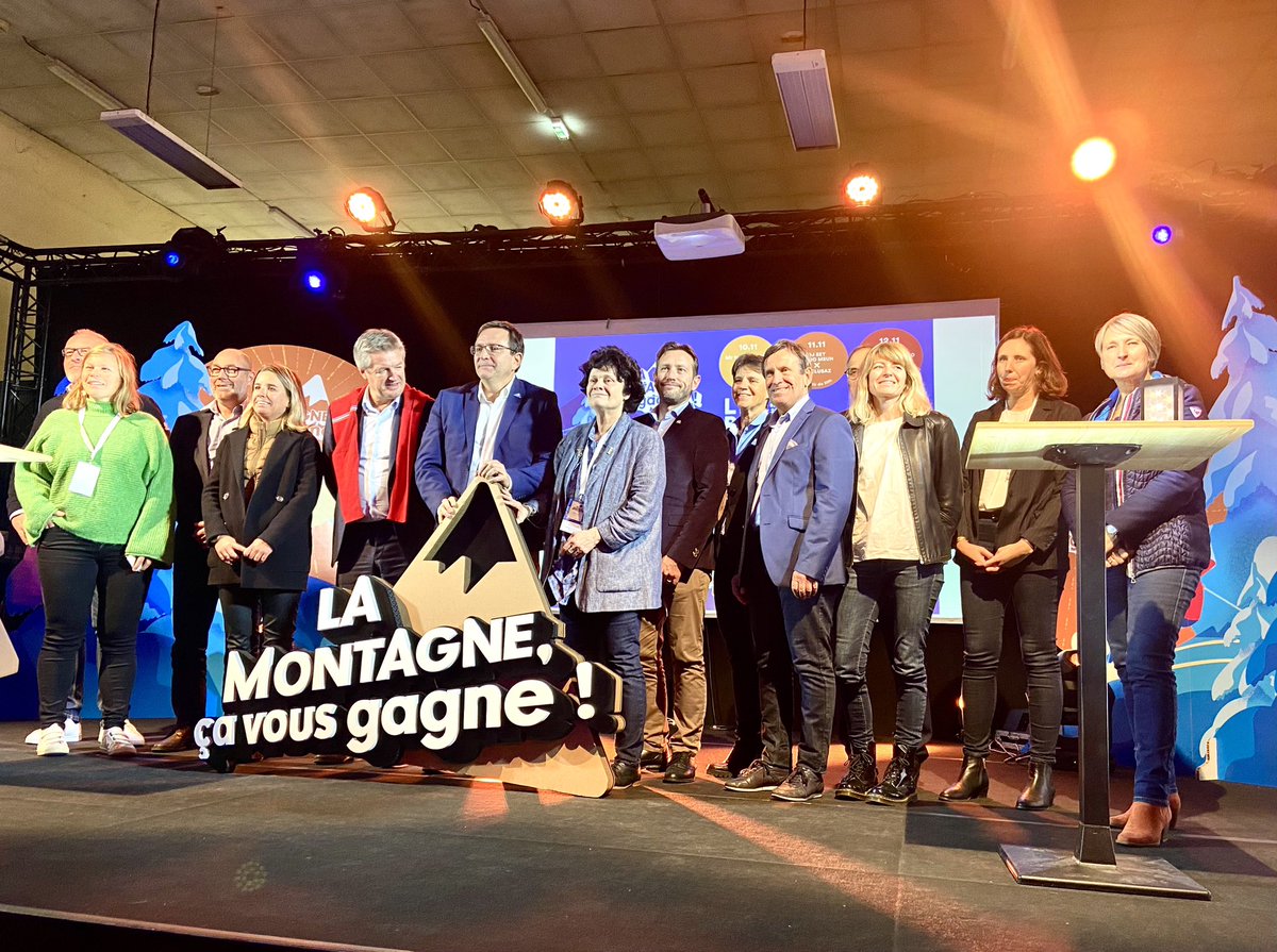 CM_2023's tweet photo. Perrine Pelen a présenté les mondiaux lors de l’opération de @FranceMontagnes le #beforewinter de #lamontagnecavousgagne ! C’est l’occasion de tester notre simulateur et découvrir nos produits officiels ! Amis parisiens, Rdv vite à #groundcontrol ! https://t.co/zZ00Us4d8h