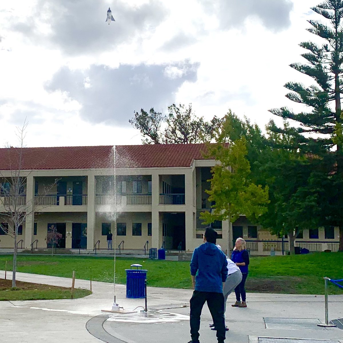 BellarmineBells's tweet photo. … and we have liftoff! 🚀 #GoBells #BellLife #Physics9 #BellScience https://t.co/aNrYRNmOfp