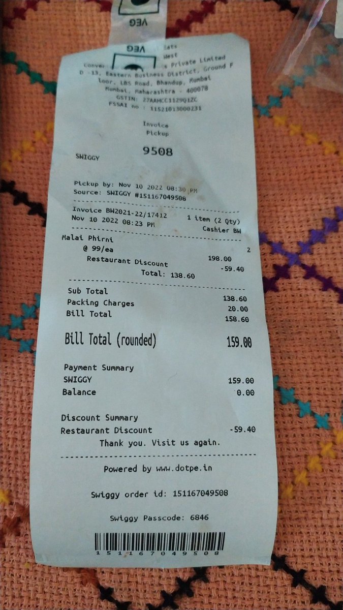 SteevenFernan11's tweet photo. One item was damaged which becomes 86 INR. I don't seem to understand how can't you'll solve this issue of mine @Swiggy @CharcoalEats @IndianConsumerF https://t.co/6GHp1r6UJW